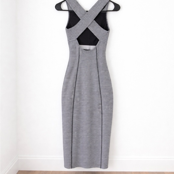 Lululemon Athletica Black and White Midi Dress - Picture 2 of 3